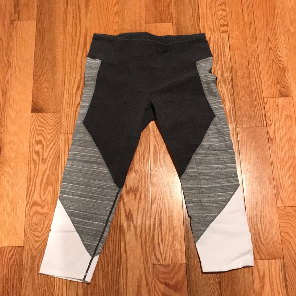 Gap athletic leggings.